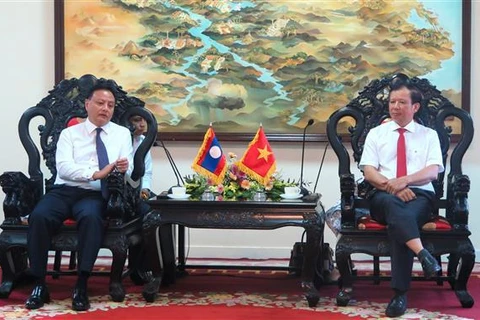 Provincias de Vietnam y Laos impulsan relaciones bilaterales 