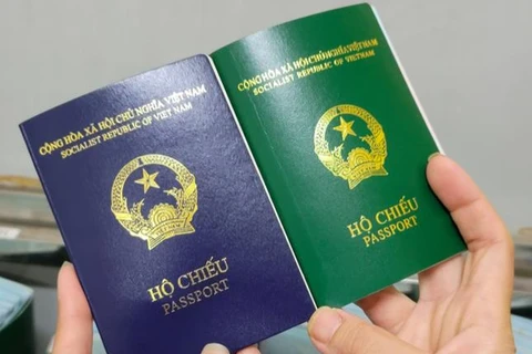 Embajada de Vietnam en República Checa anota lugar de nacimiento en nuevos pasaportes