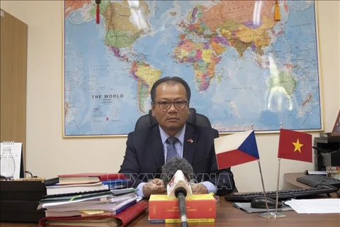 Apoyan a vietnamitas en República Checa en cuestiones relativas a nuevos pasaportes