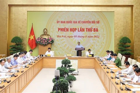 Primer ministro de Vietnam preside reunión del gobierno sobre transformación digital