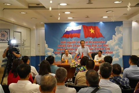 Embajador de Vietnam se reúne con connacionales en ciudad rusa 