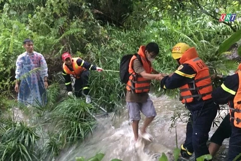 Presidente vietnamita resalta labores de fuerzas de extinción de fuegos de Quang Nam