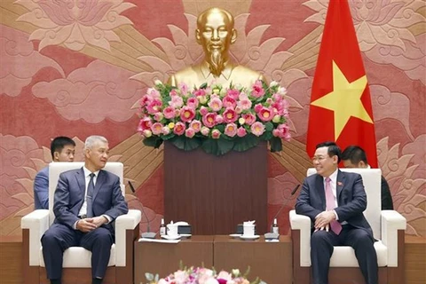 Presidente del Parlamento vietnamita recibe al secretario del PPRL de Vientiane
