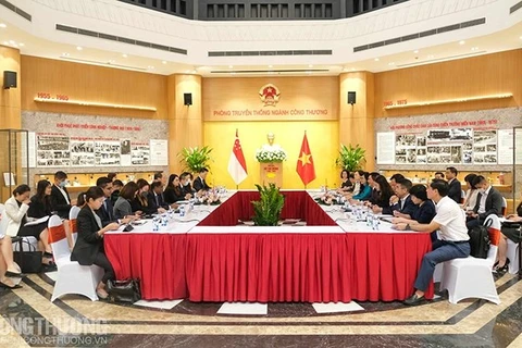 Vietnam y Singapur promueven cooperación en comercio, economía digital y energía
