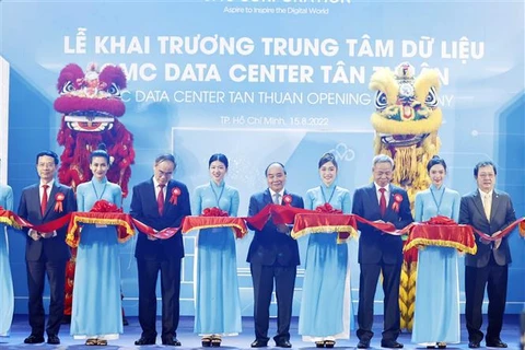 Presidente vietnamita asiste a inauguración del Centro de Datos CMC Tan Thuan