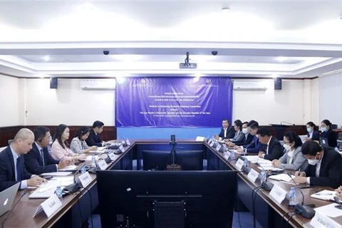 Vietnam y Laos fortalecen cooperación en diplomacia económica