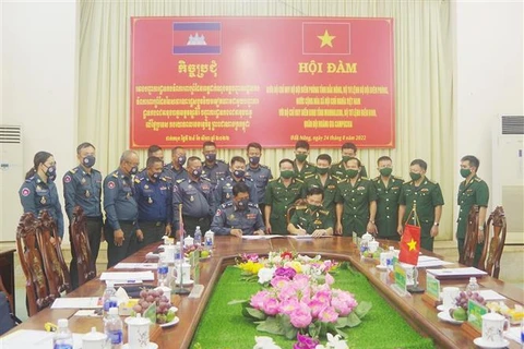 Provincias de Vietnam y Camboya fortalecen cooperación en protección fronteriza