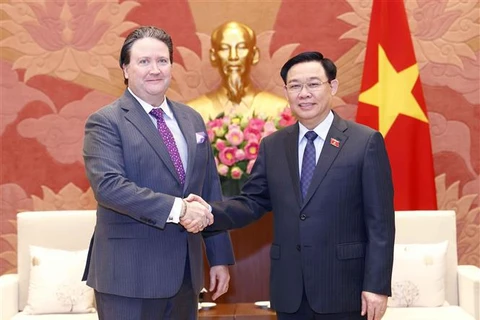 Presidente del Parlamento vietnamita se reúne con embajador de Estados Unidos en Hanoi 