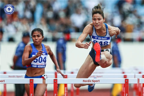 Entregan premios para destacadas obras fotográficas sobre SEA Games 31