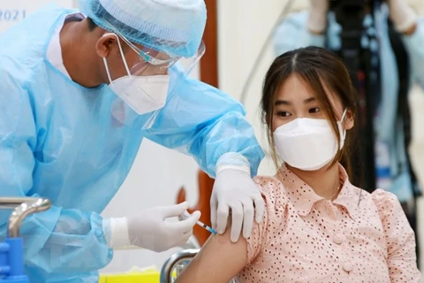 Camboya construirá fábrica de vacunas contra la COVID-19 en noviembre