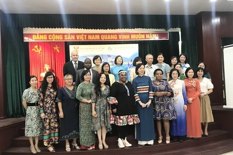 Expertos de Vietnam y Sudáfrica debaten papel de mujeres en liderazgo e integración internacional