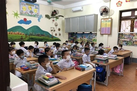 Localidad vietnamita libera matrícula para niños en edad preescolar y alumnos de secundaria