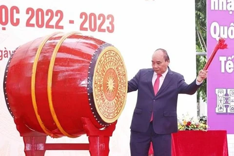 Presidente vietnamita asiste a ceremonia inicial del nuevo año escolar en Hanoi 