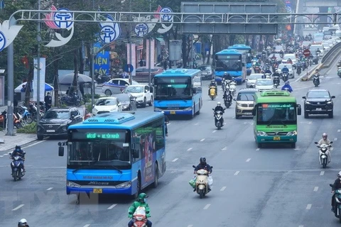 Trabaja Hanoi por mejorar transporte público 