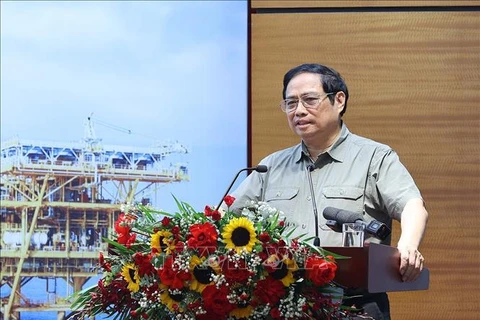 Primer ministro de Vietnam insta a PetroVietnam garantizar energía para el país 