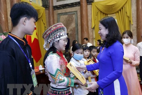 Vietnam siempre crea condiciones para ayudar a niños desfavorecidos, afirma vicepresidenta