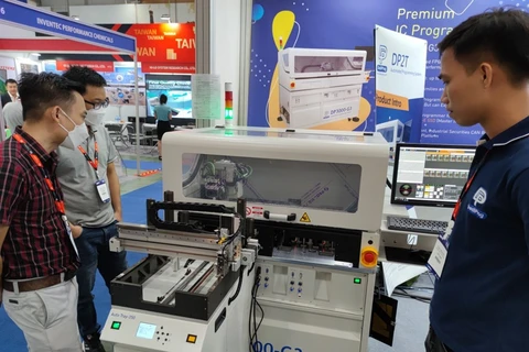 Decenas empresas extranjeras participan en Exposición Internacional NEPCON Vietnam