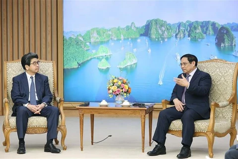 Primer ministro de Vietnam recibe al gobernador del banco japonés