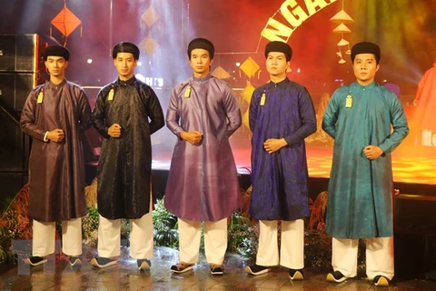 Ao Dai masculino de cinco solapas: Patrimonio cultural en el olvido 