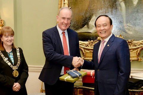 Hanoi busca fortalecer cooperación con Reino Unido e Irlanda 