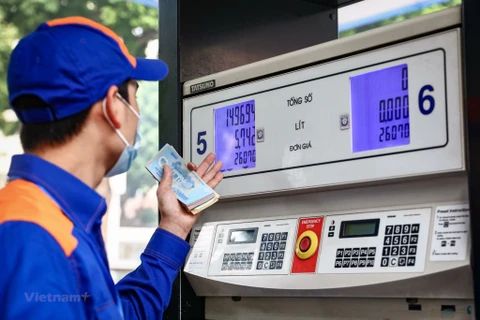 Precios de gasolina caen nuevamente en Vietnam