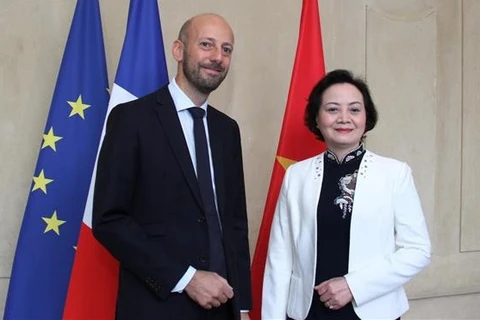 Vietnam y Francia fortalecen cooperación en campo de servicio público