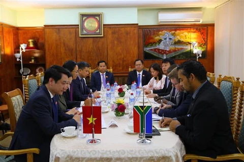 Vietnam busca cooperación parlamentaria más fuerte con Sudáfrica