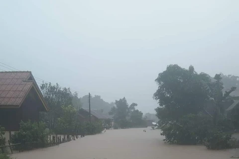 Tifón Noru provoca inundaciones en Laos