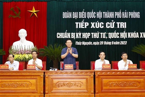 Presidente de Asamblea Nacional se reúne con los votantes en Hai Phong