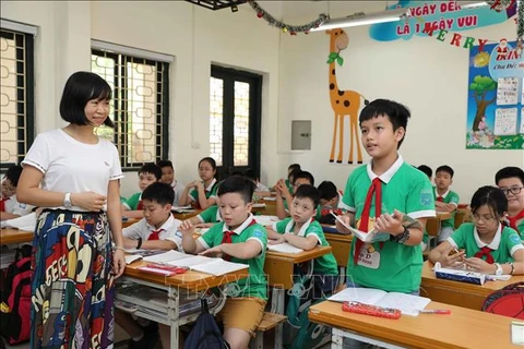 Hanoi por perfeccionar escuelas públicas con estándares nacionales 