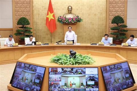 Primer ministro de Vietnam insta a mayores esfuerzos para alcanzar metas de desarrollo en 2022