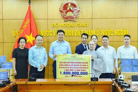 Vietnam recibe donación de productos antiCOVID-19 de compatriotas en Corea del Sur 