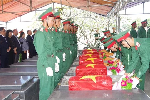 Entierran restos de 19 mártires vietnamitas 