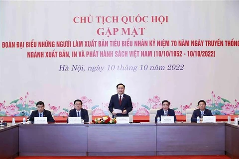 Presidente del Legislativo vietnamita se reúne con destacados editores 