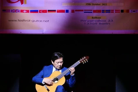 Canciones folclóricas vietnamitas presentadas en concurso de guitarra de Berlín