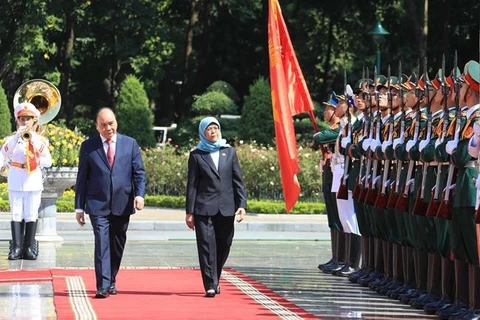Prensa de Singapur resalta significado de visita de presidenta Halimah Yacob a Vietnam 