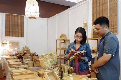 Celebran Feria Internacional de Artesanías de Hanoi
