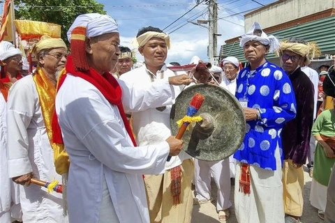 Celebran mayor festival de pueblo de Cham en provincia vietnamita 