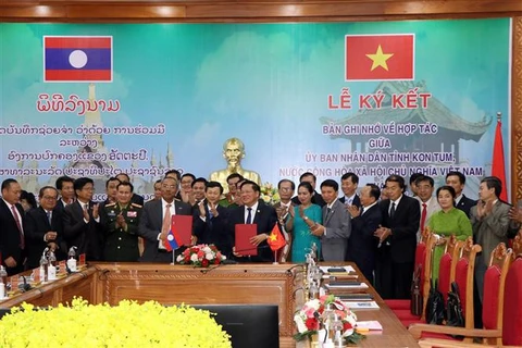 Localidades vietnamita y laosiana promueven cooperación