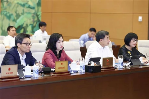 Comité Permanente del Parlamento vietnamita analiza dos proyectos de ley