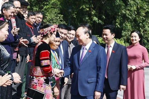 Presidente de Vietnam se reúne con personas prestigiosas de Ha Giang 