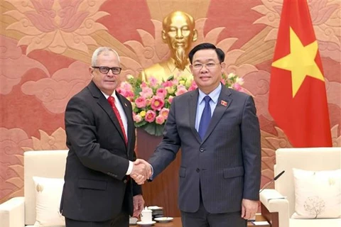 Vietnam siempre se solidariza con Cuba, afirma presidente de Asamblea Nacional