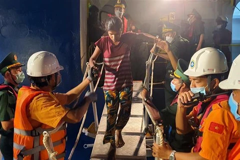 Rescatan más de 300 ciudadanos de Sri Lanka en peligro en aguas vietnamitas