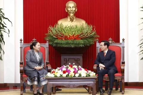 Debaten medidas para impulsar lazos partidistas entre Vietnam y Laos