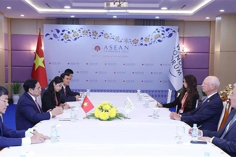 Primer ministro de Vietnam se reúne con presidente ejecutivo del FEM