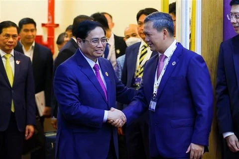 Premier vietnamita sostuvo encuentro con el general camboyano Hun Manet
