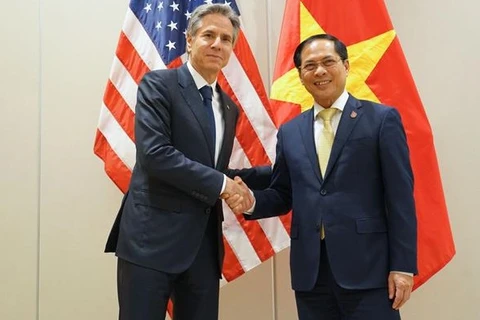 Canciller vietnamita sostiene reuniones bilaterales con homólogos de Estados Unidos y Japón