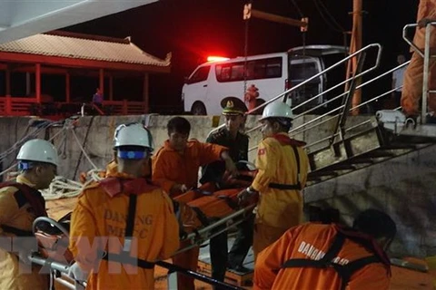 Rescatan a un tripulante de barco extranjero accidentado en el mar 