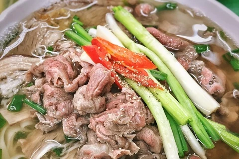 Banh mi y Pho entre los platos tradicionales que los visitantes deben probar en Vietnam