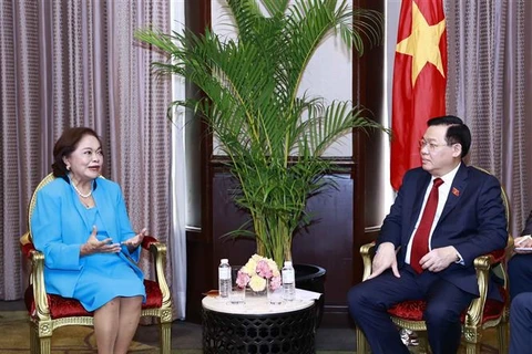 Presidente del Parlamento vietnamita visita zona económica especial Clark 